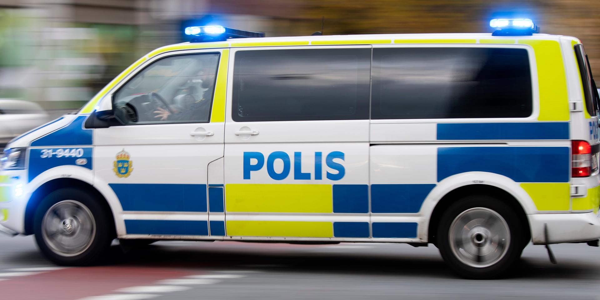 En polispatrull skickades till väg 15 i Laholms kommun med anledning av vårdslöshet i trafik. Arkivbild.