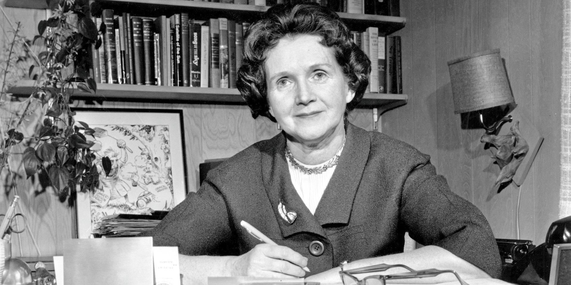 Rachel Carson som skrev boken ”Tyst vår” kom att bli en av den moderna miljörörelsens förgrundsgestalter i början av 1960-talet.