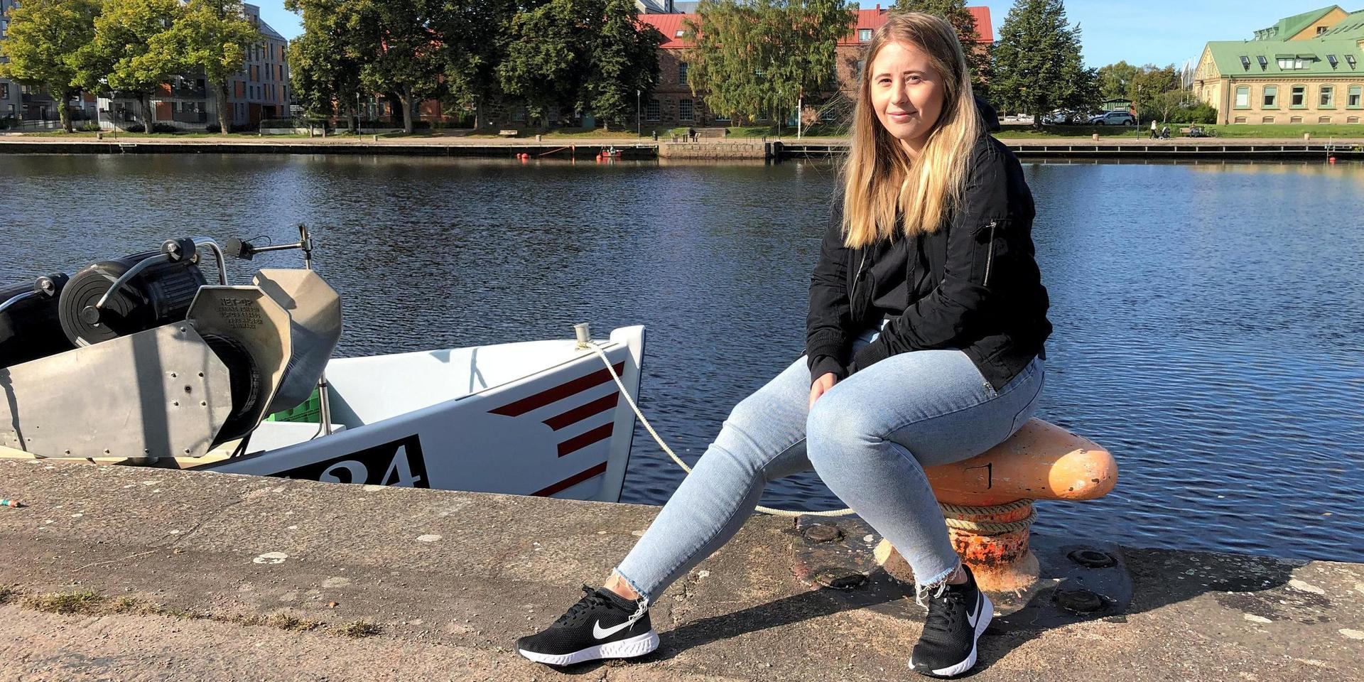 Sara Wiklöf läser idrottspsykologi på högskolan i Halmstad. Hon tycker att de anhörigas situation måste lyftas när något svårt händer i familjen.