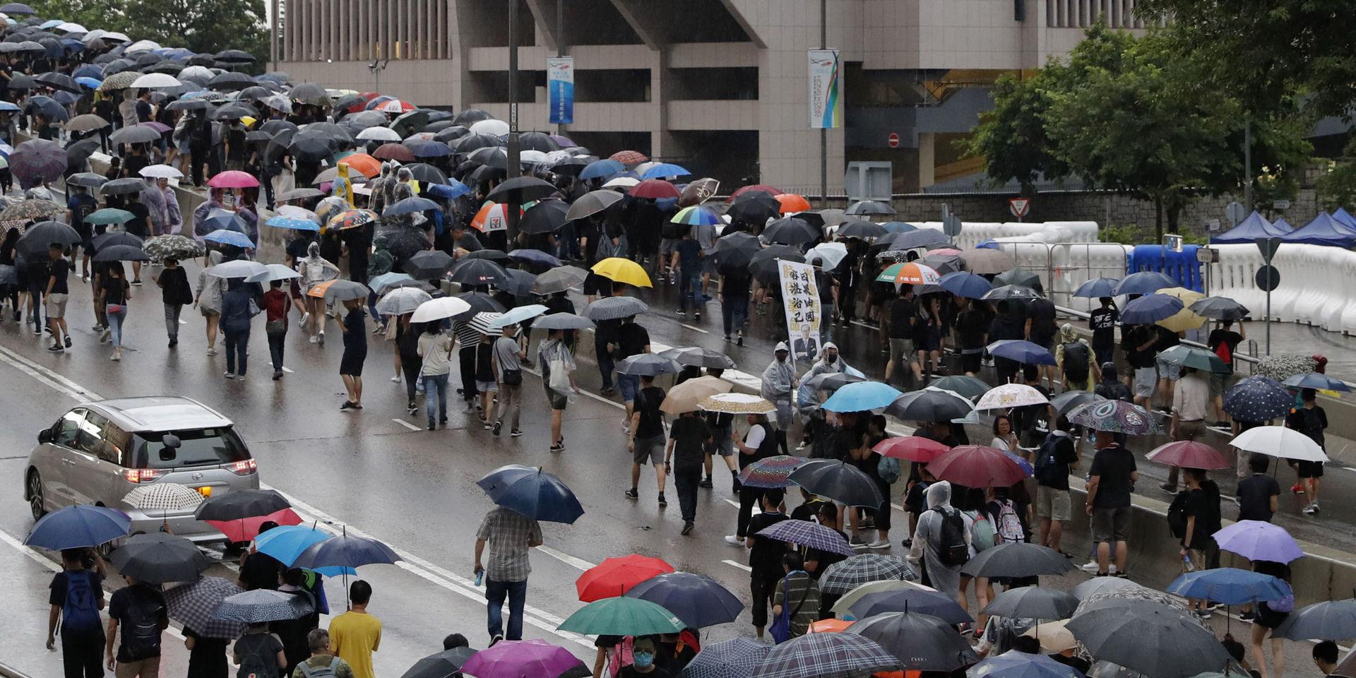 Demonstrationer i regnet i Hongkong i söndags. Arkivbild. 