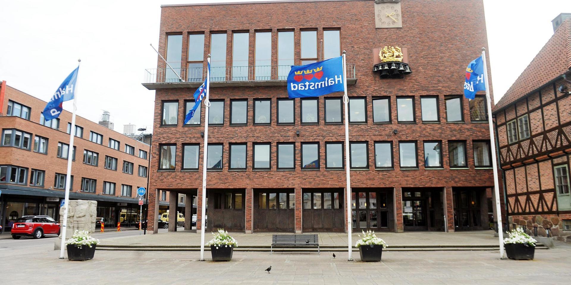 En handfull medarbetare inom daglig verksamhet i Halmstads kommun har anmält arbetsgivaren för kränkande särbehandling. 
