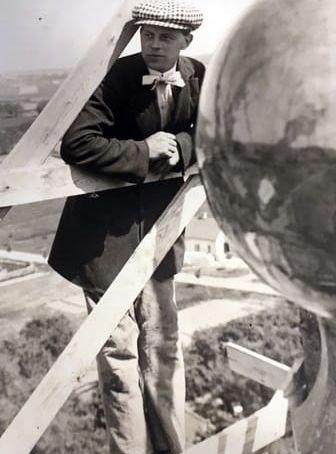 
     En ung Ragnar Sjöstad 1918, ett år innan han startade Sjöstads Elektriska. 
   