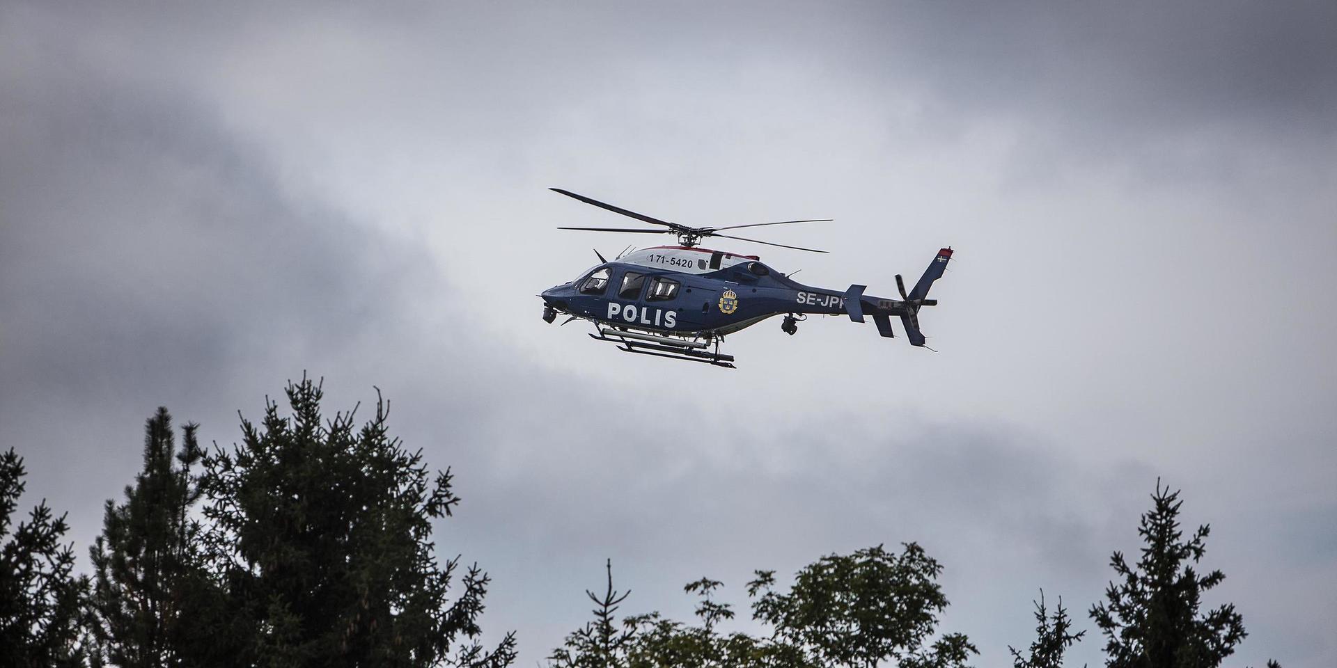 Polisflygets helikopter från Malmö var på plats ovanför Laholm i slutet av sommaren för att hämta in flera laholmare. Två av de tilltänkta kunde hämtas in.