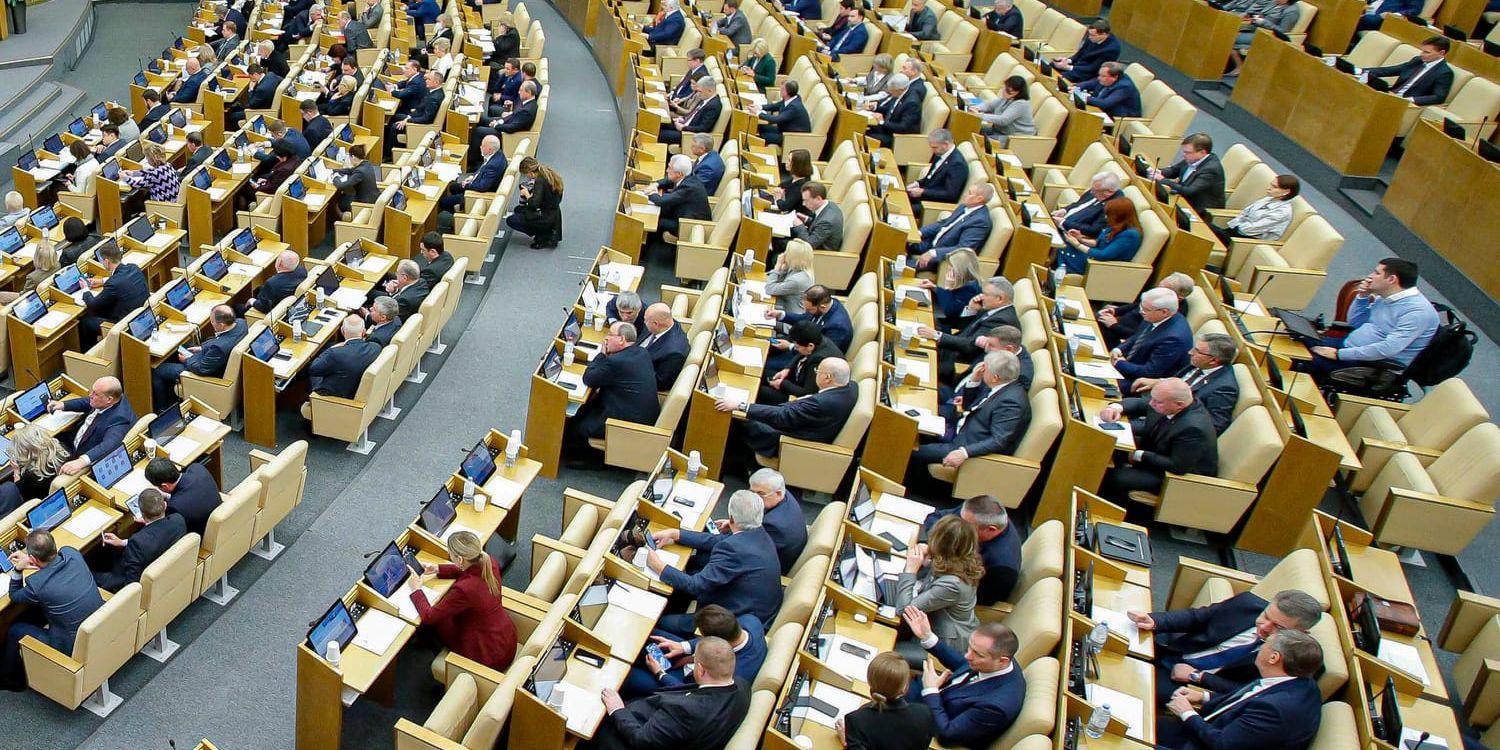 Ryska parlamentariker har klubbat igenom en skärpning av yttrandefriheten i frågor om sexualitet och könsidentitet. Bilden togs på onsdagen och har tillhandahållits av statsduman.