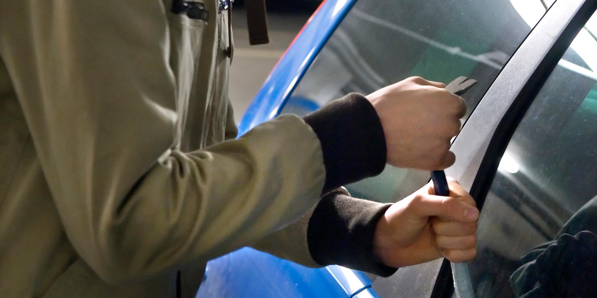 ”Försäkringspremier ökar när tjuvar hittar värdefulla bilar och bildelar att stjäla.”