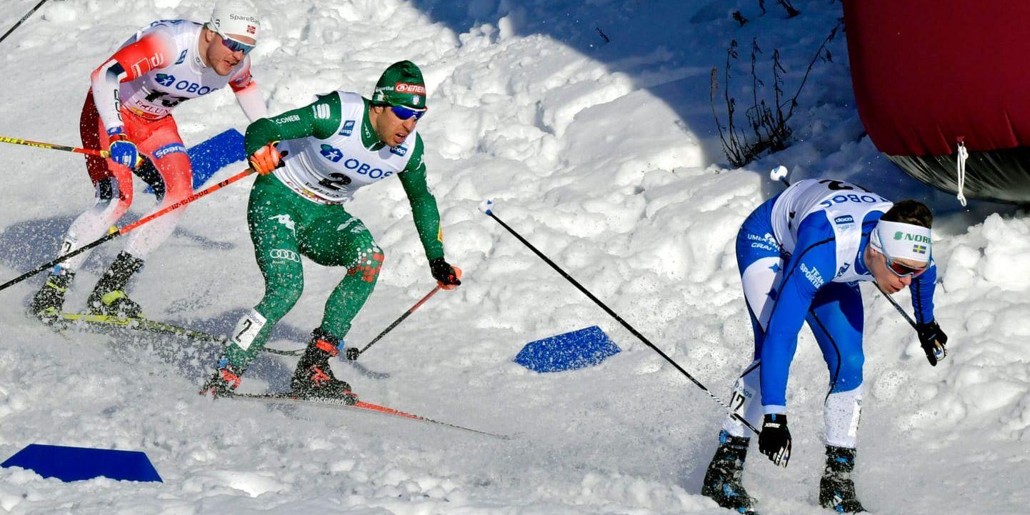 Sveriges Martin Bergström före Federico Pellegrino, Italien, och Sindre Bjørnstad Skar, Norge, under finalen i Faluns världscupsprint.