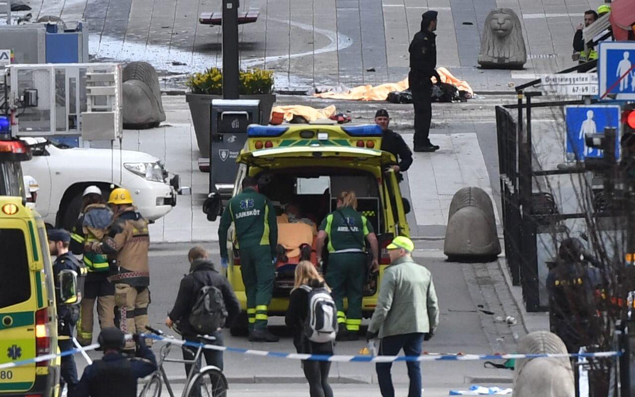 Fem personer dog och flera skadades i terrordådet.