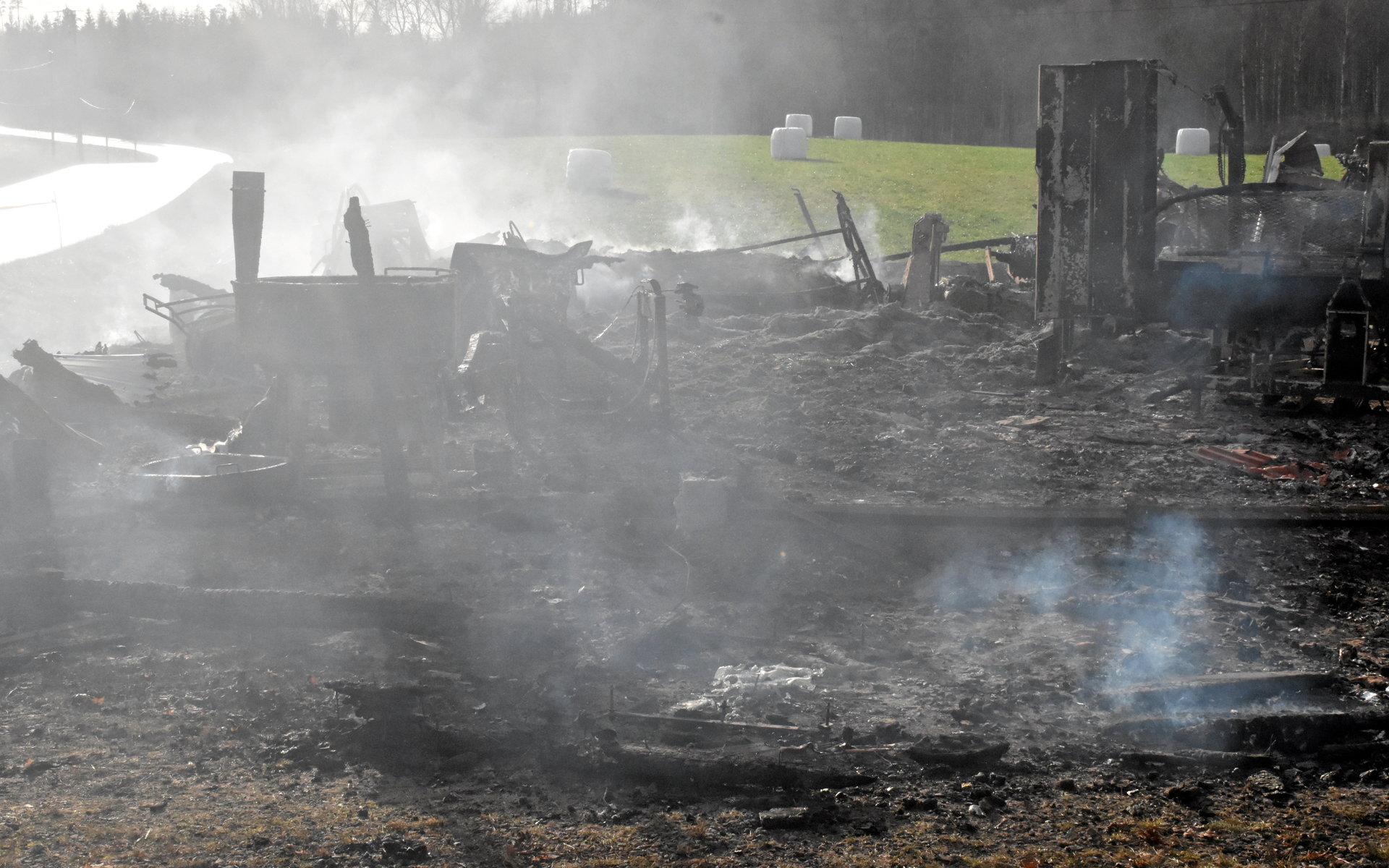 En ladugård totalförstördes i en brand strax utanför Torup natten till torsdag.