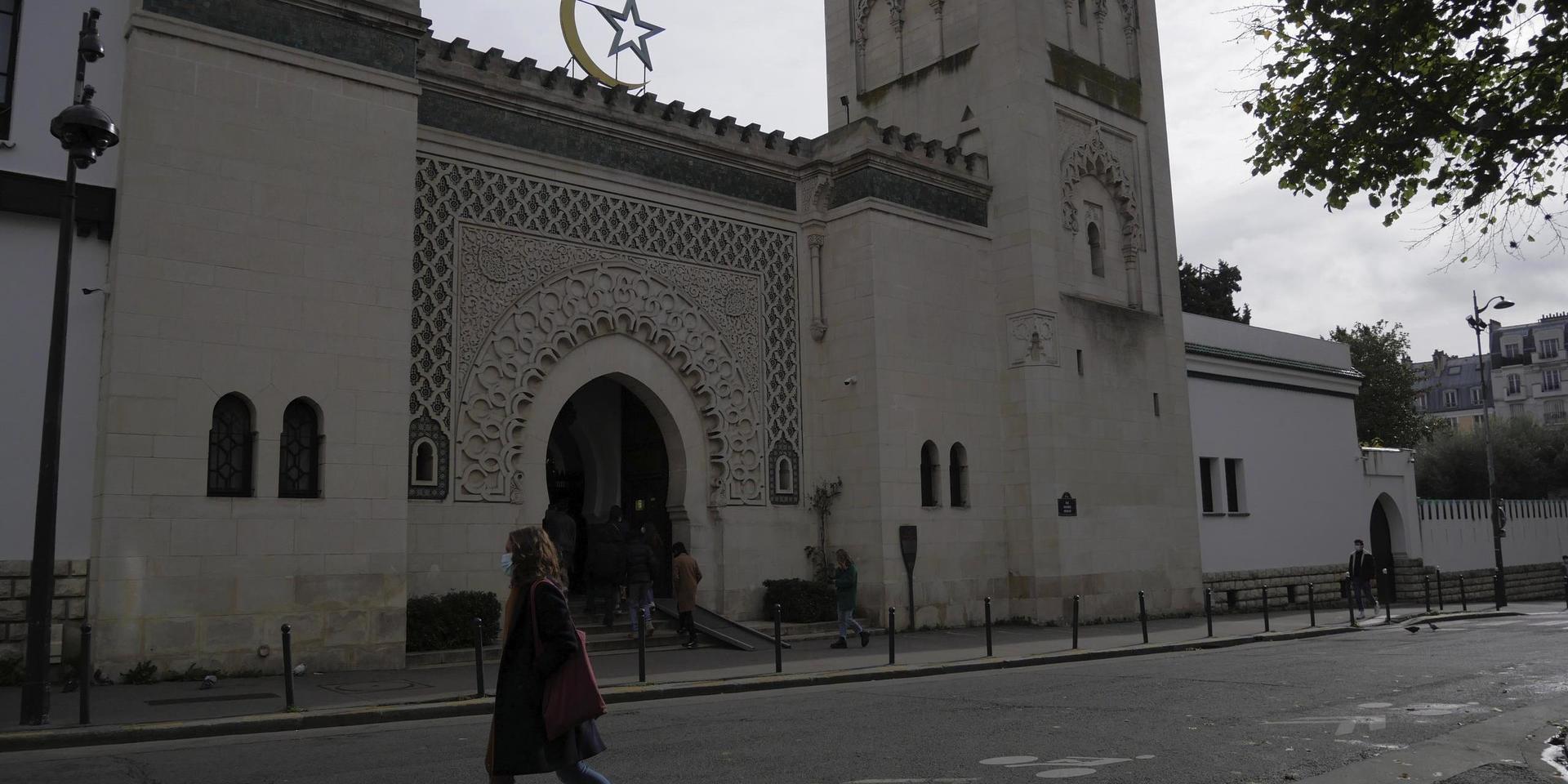 Frankrikes muslimer är på väg att få en gemensam stadga med grundläggande värderingar. Arkivbild på en moské i Paris.