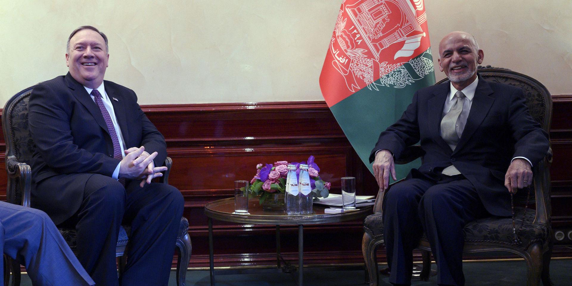 USA:s utrikesminister Mike Pompeo och Afghanistans president Ashraf Ghani under en säkerhetskonferens i tyska München på fredagen. 