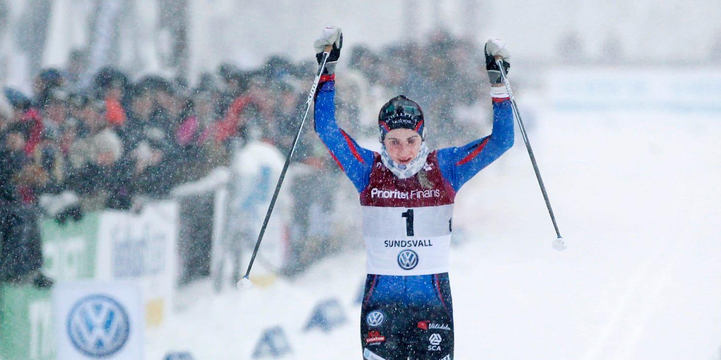 Ebba Andersson jublar över andra SM-guldet i Sundsvall.