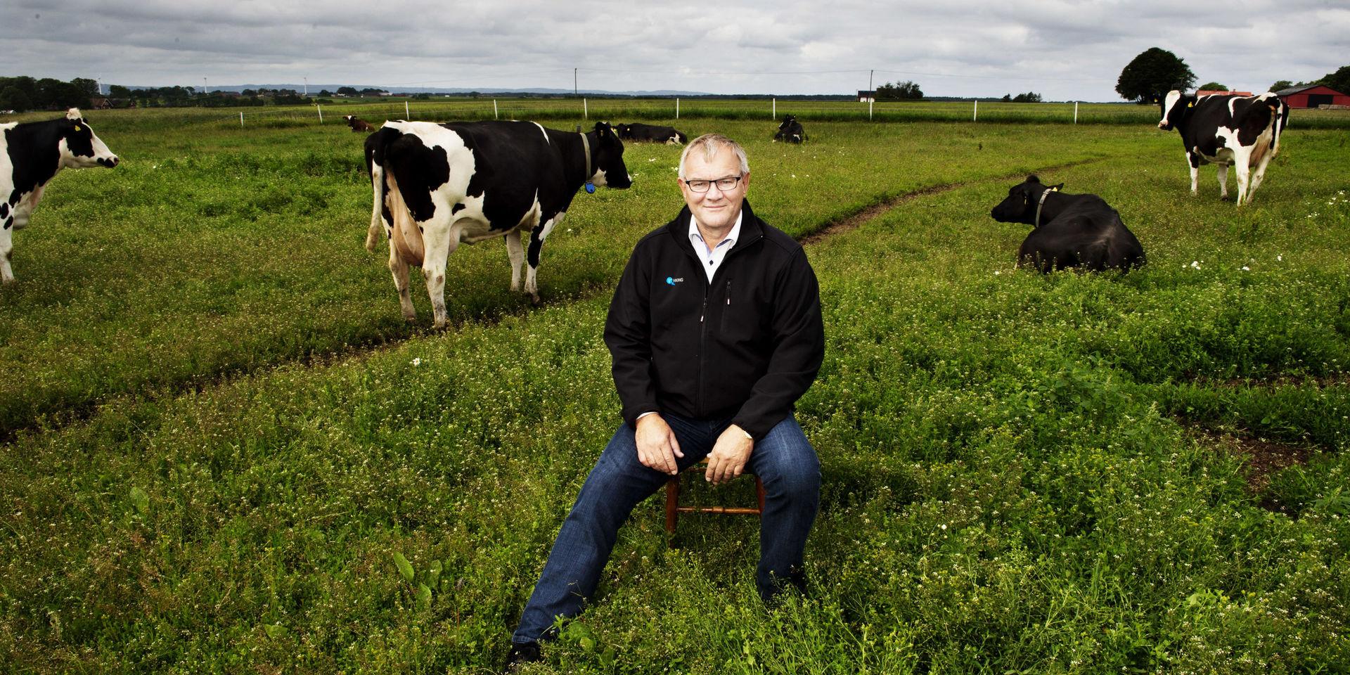 Åke Hantoft hoppade av gymnasiet för att han ville mjölka kor. Han fick mer än vad han kunde drömma om. Han blev mjölkbonde och styrelseordförande för storkoncernen Arla. Bilden togs 2012.