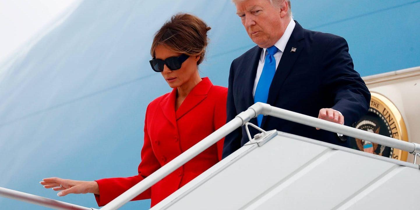 USA:s president Donald Trump och hans fru Melania Trump har landat i Paris. Presidentplanet Air Force One tog mark på Orlyflygplatsen i den franska huvudstaden omkring klockan kvart i nio på morgonen.