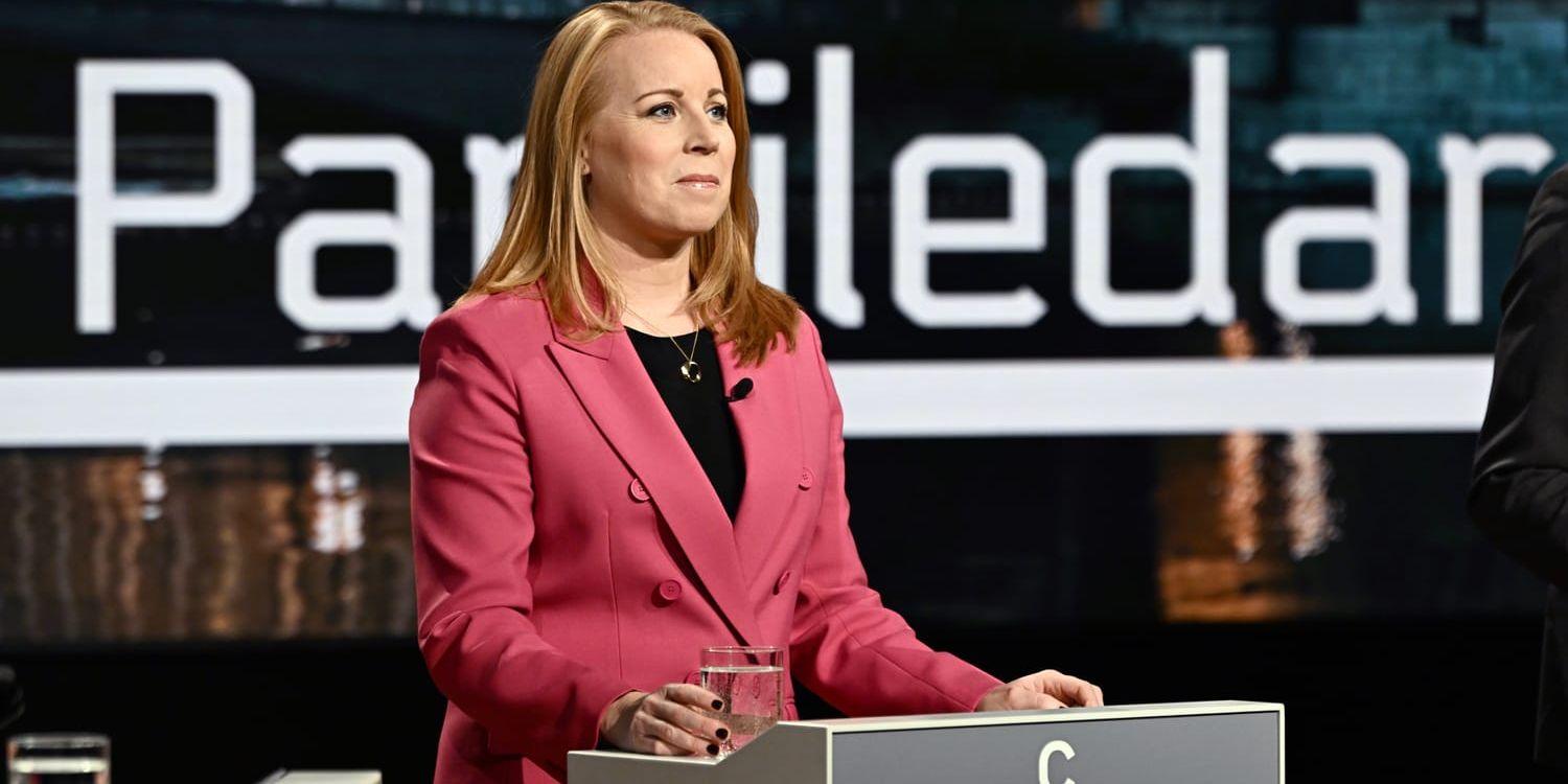  Avgår. Annie Lööf (C) gjorde nyligen sin sista partiledardebatt i SVT, och i februari ska en ny partiledare väljas. 