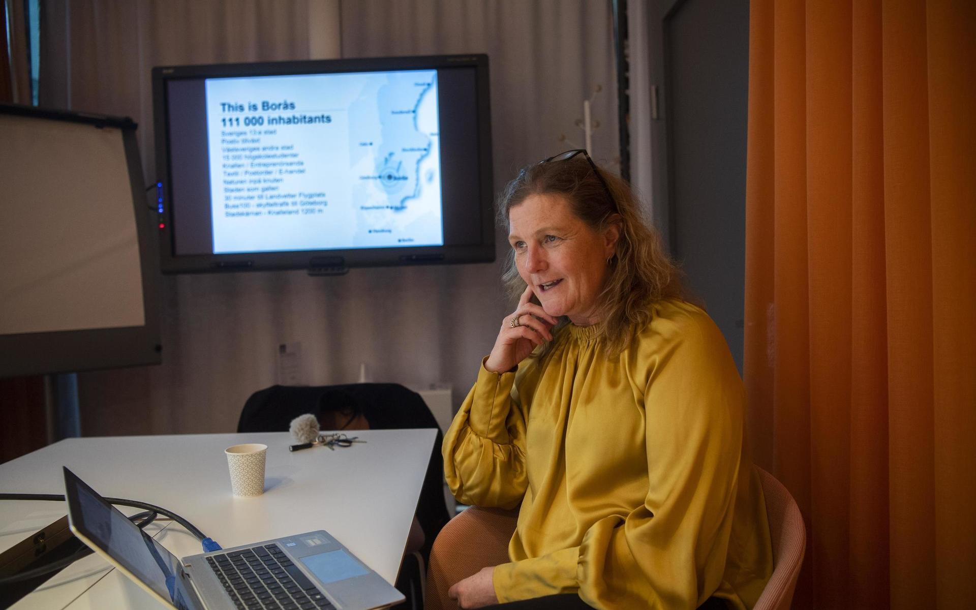 Helena Alcenius har jobbat tretton år på MQ:s huvudkontor och tio år som vd för stadens cityförening (som då hette Mitt i Borås). Sedan 2010 är hon vd för det kommunala destinationsbolaget Borås TME. 