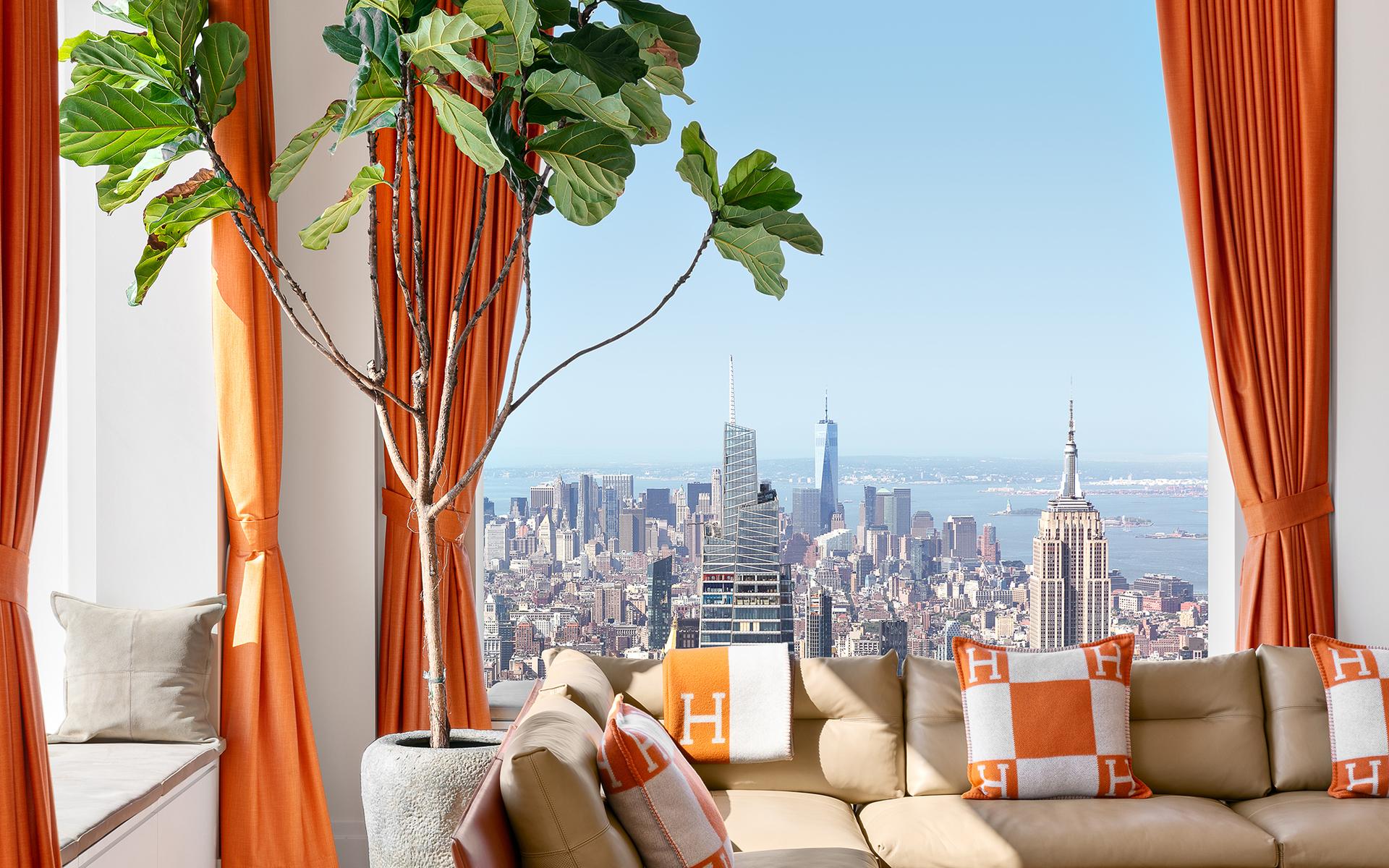 Flera ikoniska byggnader kan man se från takvåningen, som till exempel Empire State Building, 102 våningar hög.