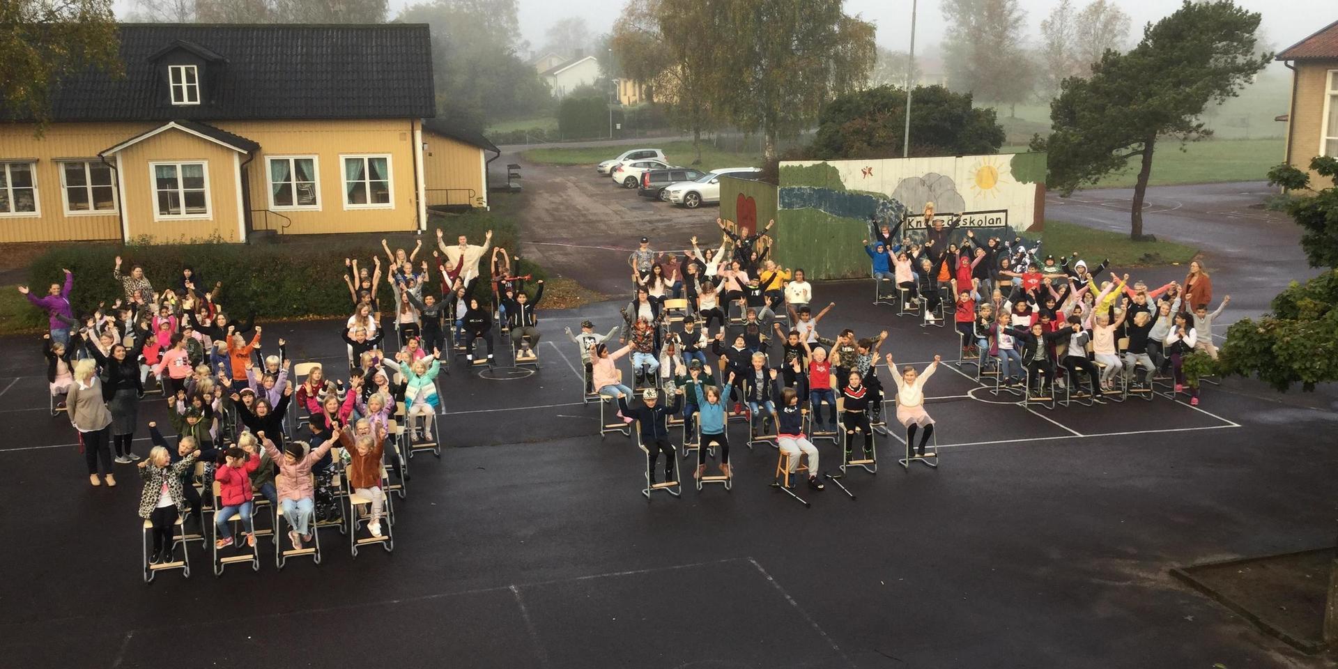 Knäredsskolans 150 elever har och kommer att skicka teckningar och brev till kommunen. Alla innehåller en önskan om en skatepark i Knäred. 
