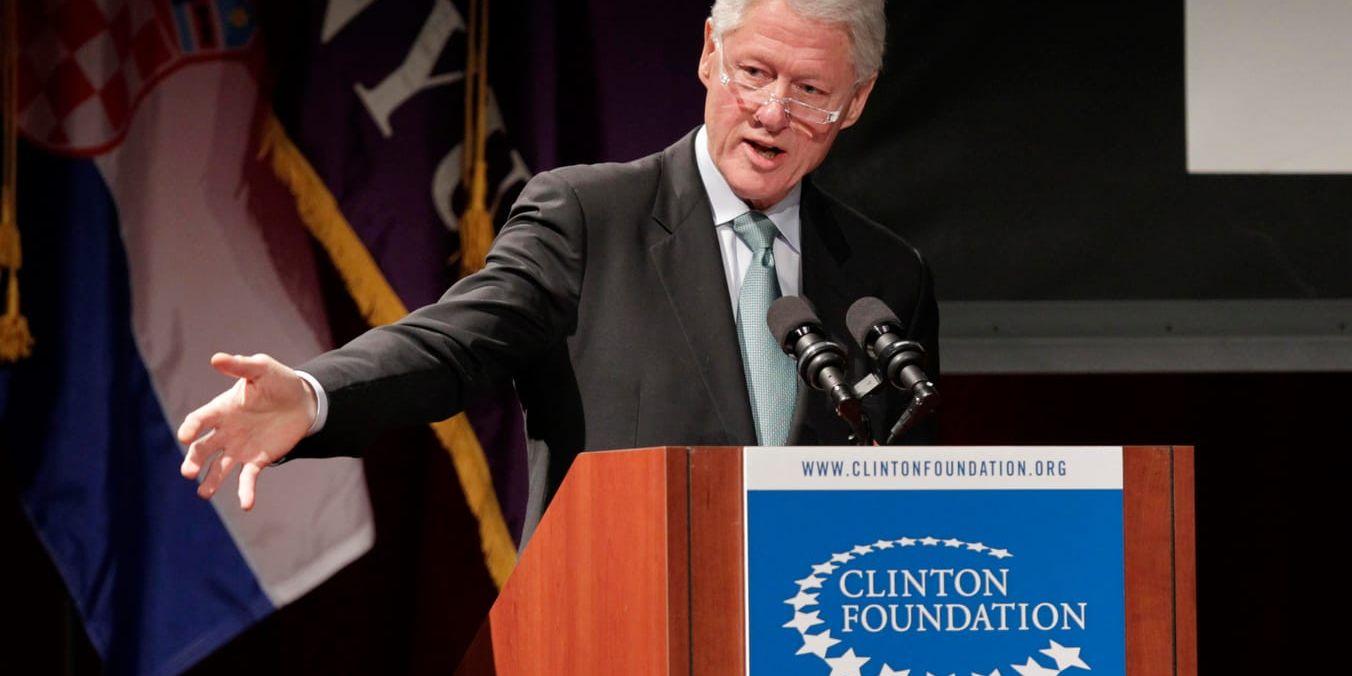 En välgörenhetsstiftelse som startats av expresidenten Bill Clinton och hans hustru, den tidigare utrikesministern Hillary Clinton, granskas på nytt enligt amerikanska medier. Arkivbild.