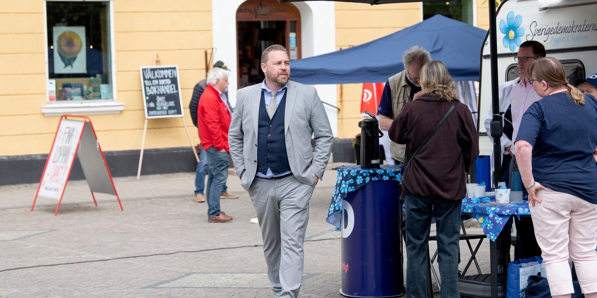 Sverigedemokraten Mattias Karlsson besökte i förra veckan Laholm.