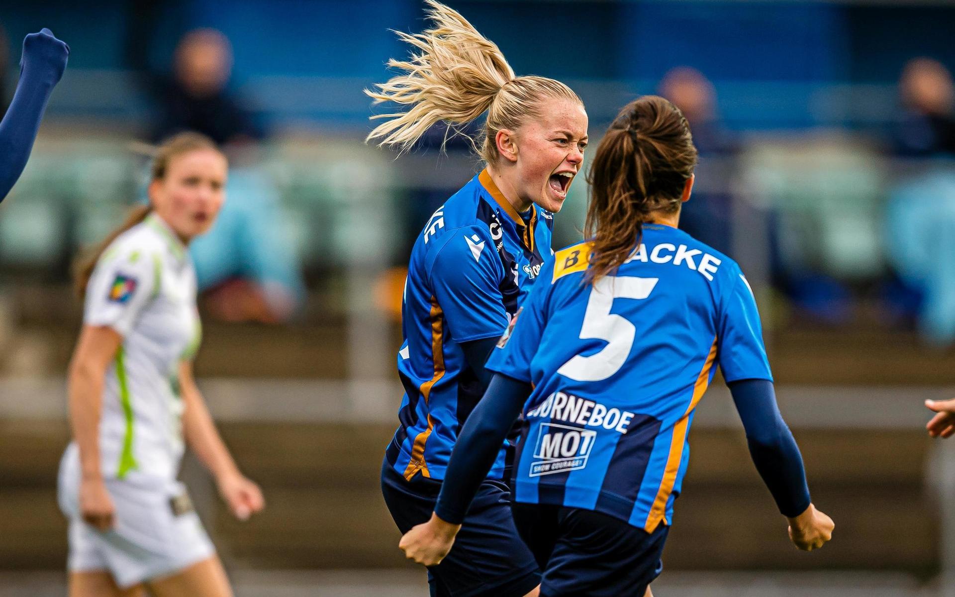 Zara Jönsson (i mitten) firar efter ha gjort 1–0-målet för Stabaek i en match mot Övrevoll Hosle, som de blivande seriesegrarna till slut vann med 4–1. Nästa år blir det på nytt spel i Norges högsta liga, Toppserien, för den förra HBK-anfallaren.