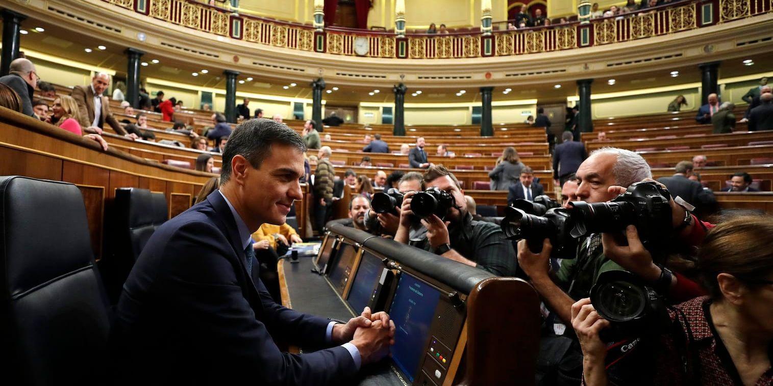 Premiärminister Pedro Sánchez vid omröstningen i det spanska parlamentet. Hans budget föll och nu väntar sannolikt nyval.