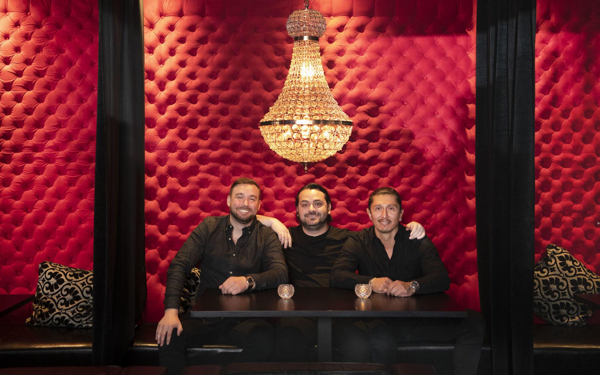 Micho Babunovic, Salih Kabasi och Oscar Lazo är trion bakom nyöppnade cocktailbaren på Klammerdammsgatan. 