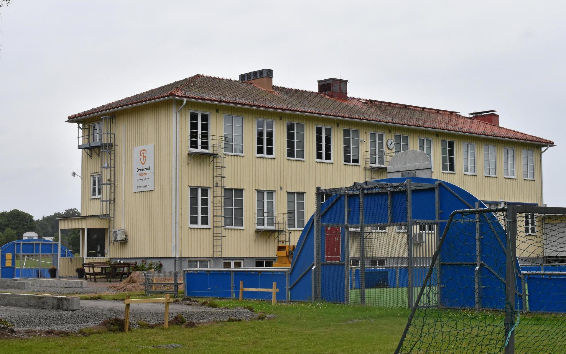 Före detta Laboraskolan, friskolan som drivs av medlemmar från Plymouthbröderna, bygger till.