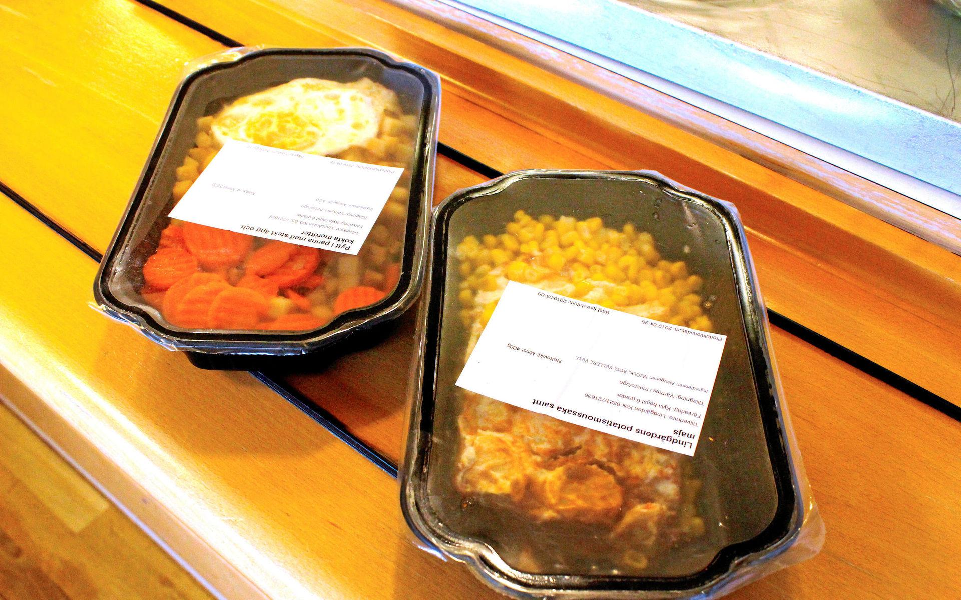 Kommunens gymnasieelever ska få hämta mat ett par gånger i veckan på särskilda platser enligt ett nytt beslut.