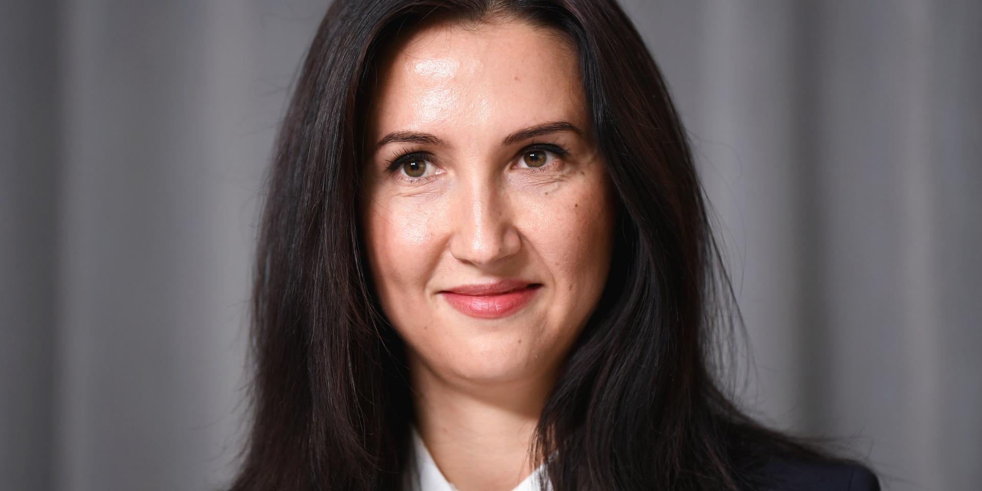 Aida Hadzialic (S) från Halmstad presenteras som nytt finansregionsråd i opposition under en pressträff.
