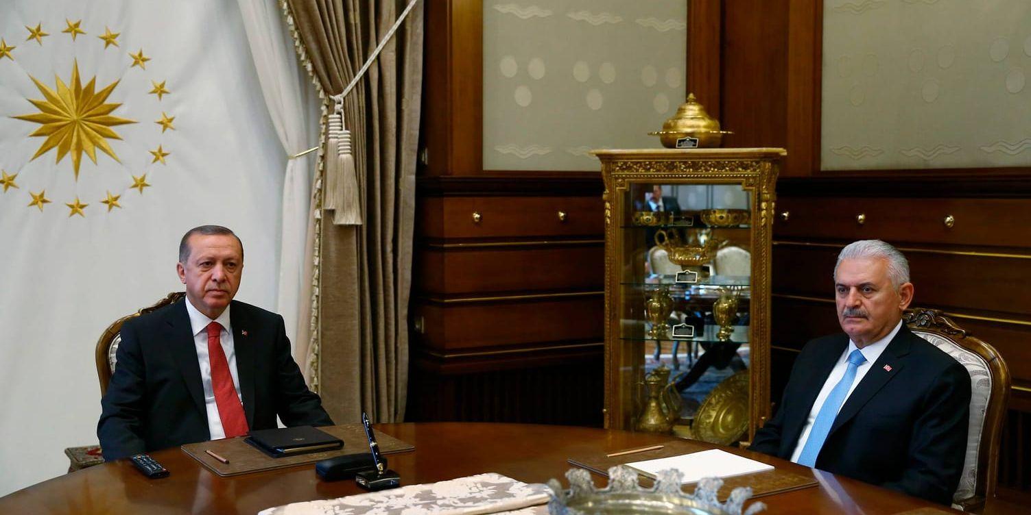 Turkiets president Recep Tayyip Erdogan och premiärministern Binali Yildirim. Arkivbild.