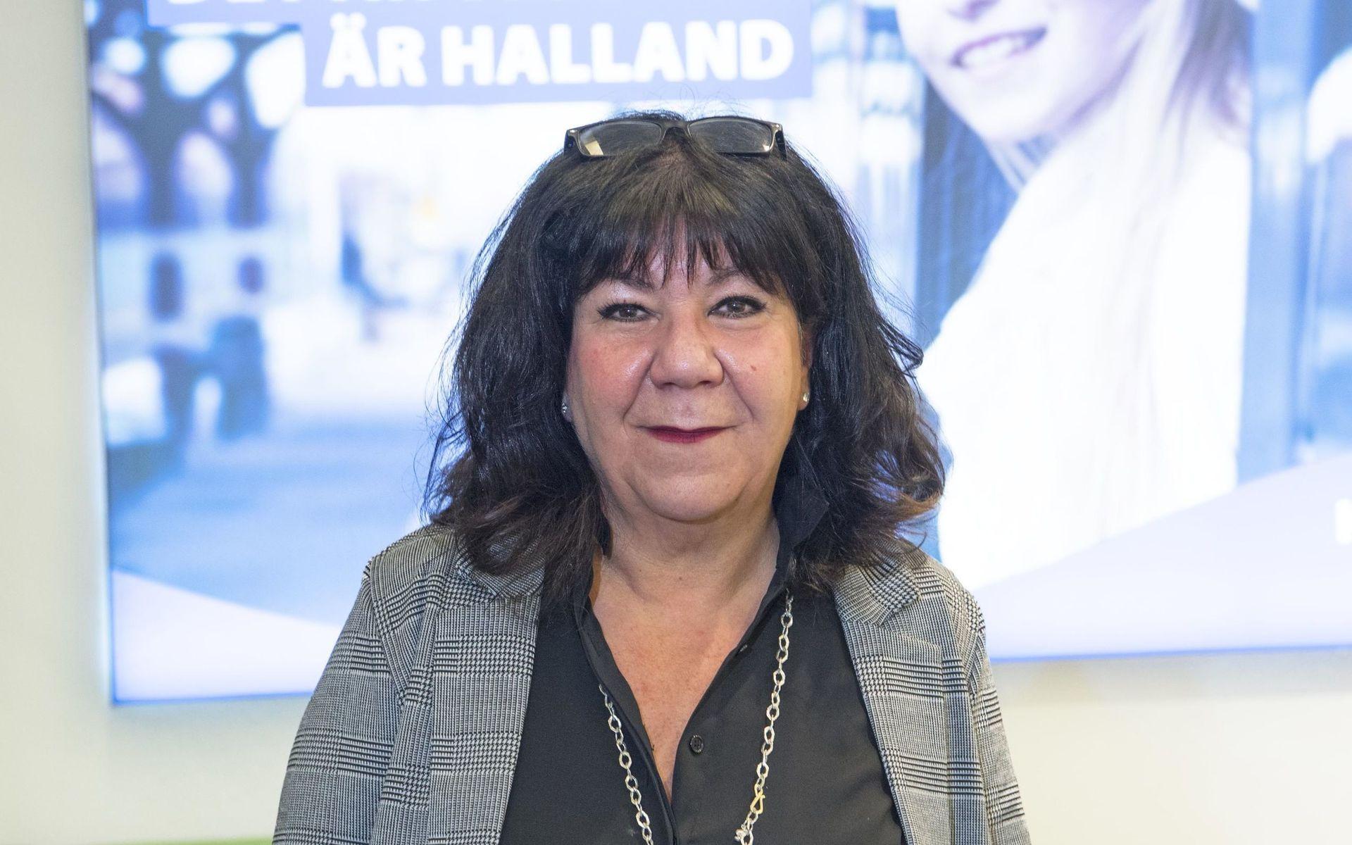 Yasmine Möllerström Henstam, kommunikations- och marknadschef för Hallandstrafiken, berättar att Hallandstrafikens bussar kommer börja sälja biljetter ombord igen i mars.