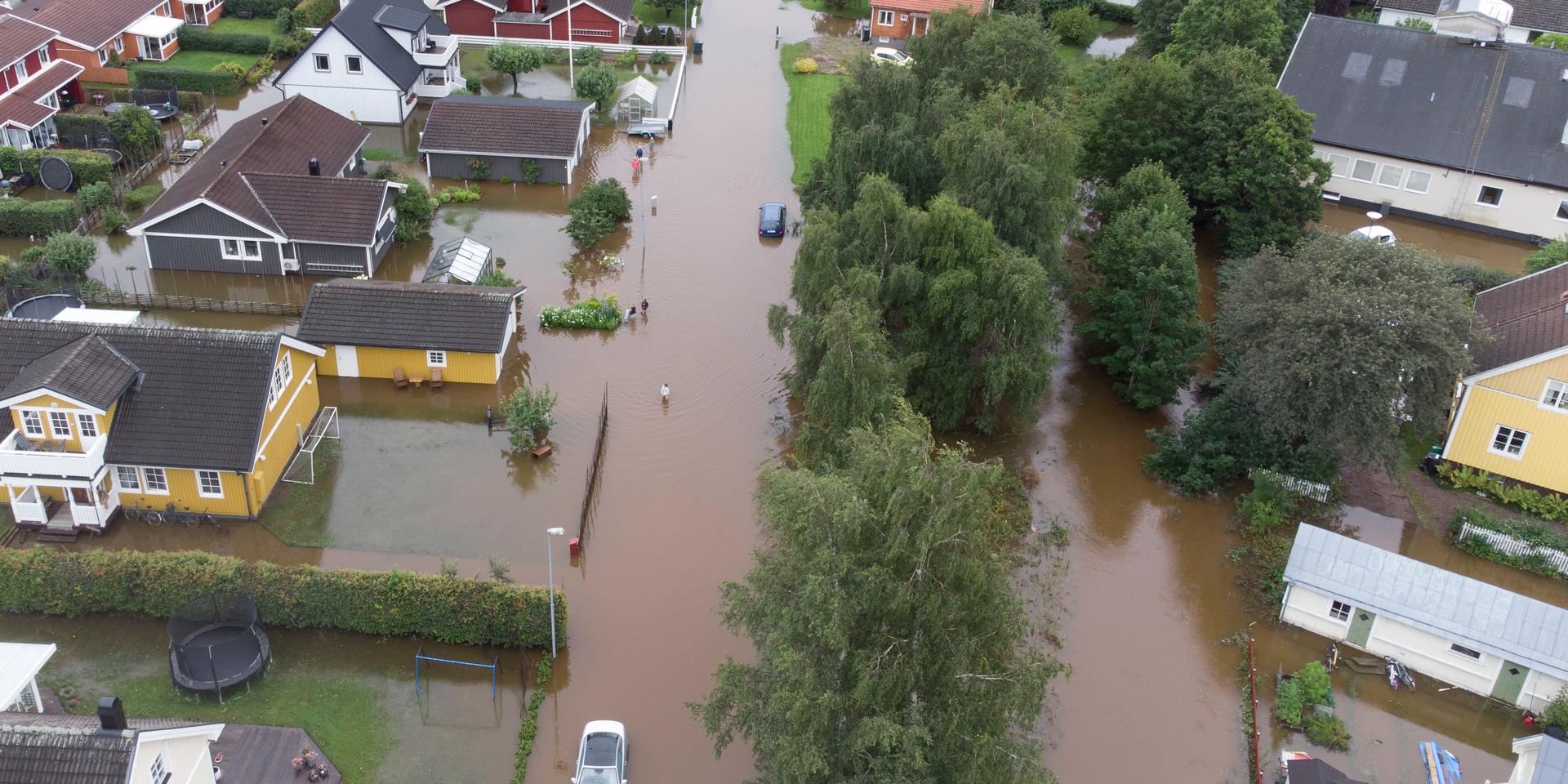 I somras drabbades Gävle av kraftiga skyfall, vilket ledde till en allvarlig översvämning.