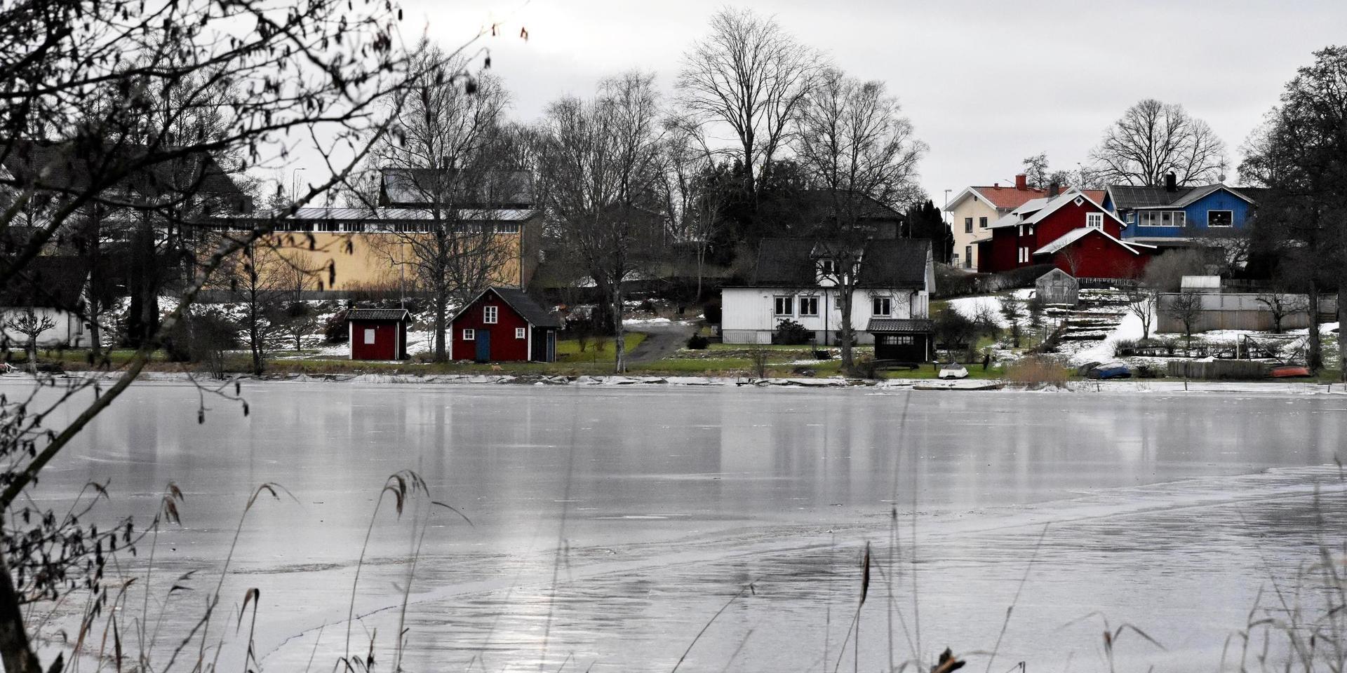 Den sällan upplevda vyn mot Torups centrum ges från Norrebäckens mynning i Prästasjön. Om det nya bostadsområdet blir verklighet, är detta den utsikt som boende på området kan vänta sig.