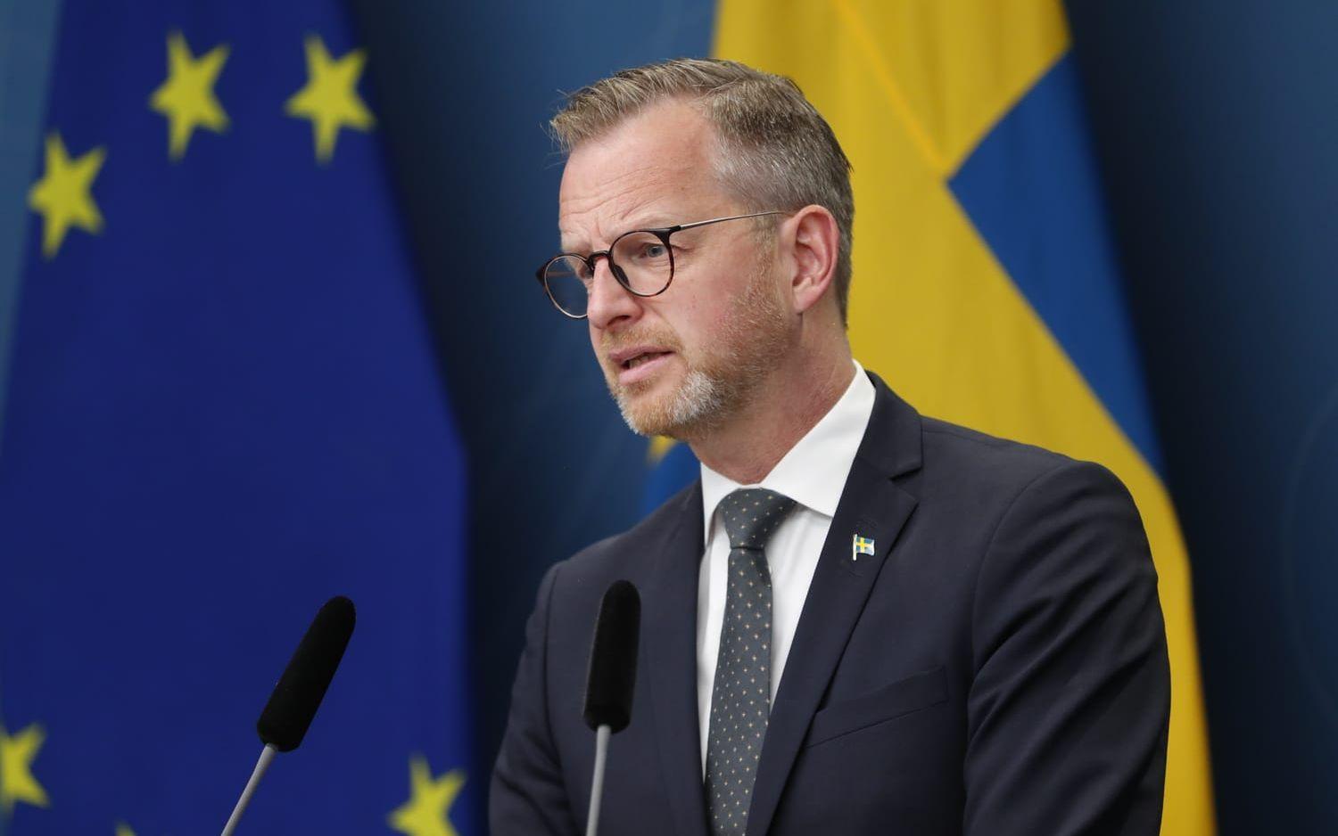 Inrikesminister Mikael Damberg håller en digital pressträff om inreseförbudet till Sverige.