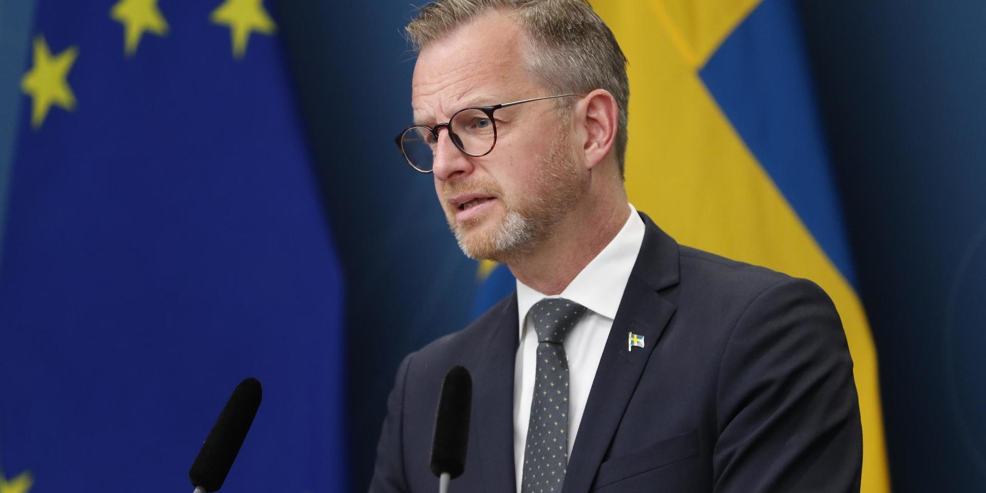 Inrikesminister Mikael Damberg håller en digital pressträff om inreseförbudet till Sverige.