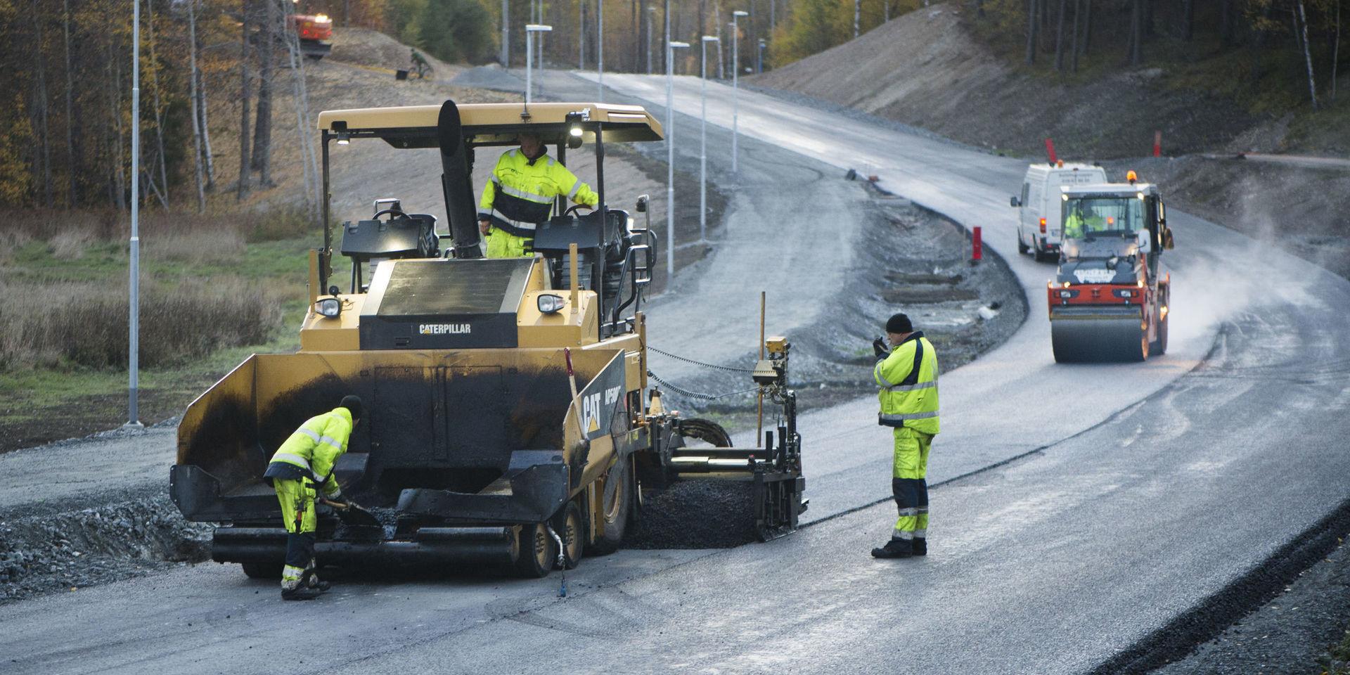 &quot;Det behövs bättre vägar och järnvägar om Sverige ska fortsätta att vara en attraktiv och dynamisk plats trots våra geografiska förutsättningar. Underhållet bör skruvas upp och investeringar som kan tidigareläggas bör tidigareläggas.&quot;