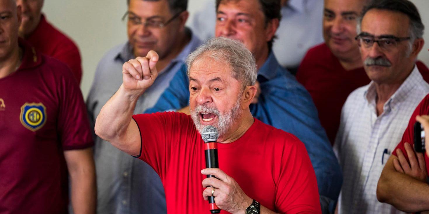 Expresidenten Luiz Inácio Lula befann sig i Säo Paolo när fängelsedomen fastställdes i en appellationsdomstol i Porto Alegre.