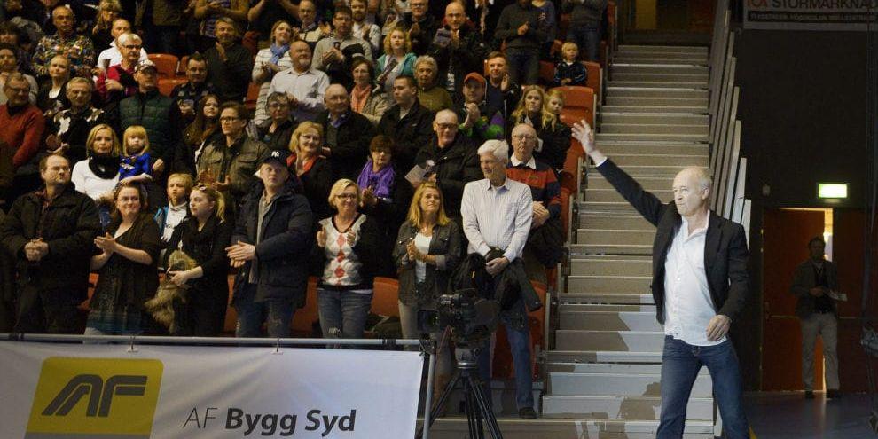 Bäst i Drott – genom tiderna. Visst blev det 70-talskungen Bengt ”Böna” Hansson som vann omröstningen om ”Tidernas drottare” och han hyllades vederbörligen före avkast till Matchen Drott–Ystads IF i Halmstad arena.