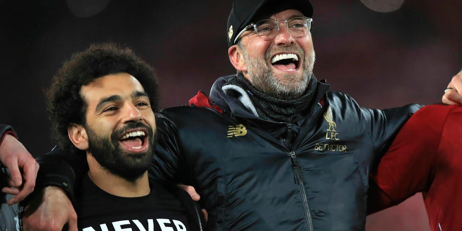 Mohamed Salah och Jürgen Klopp under Liverpools firande av finalavancemanget i Champions League.