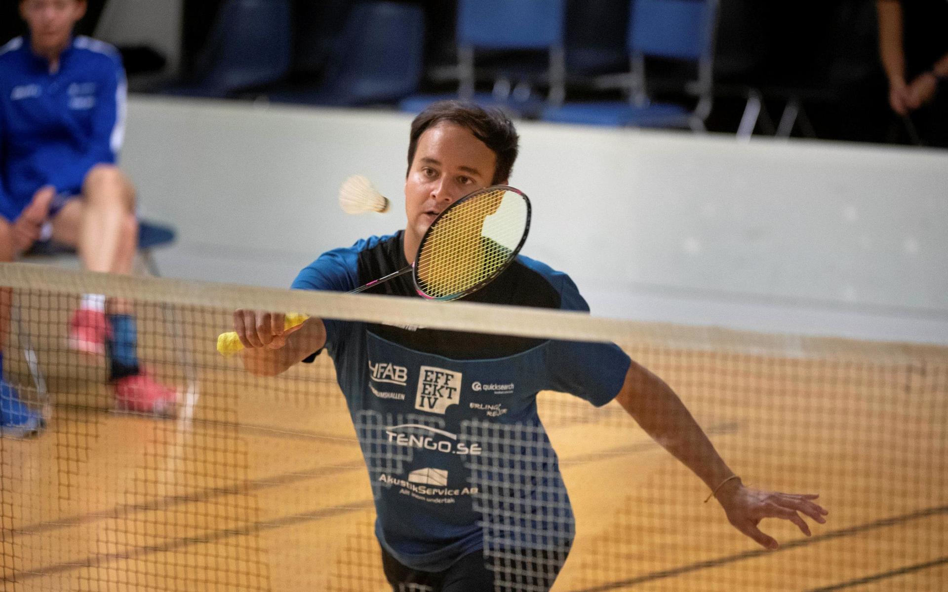 Omstarten i Svenska Badmintonligan dröjer för Tim Foo (bilden) och hans kolleger i Halmstad BMK.