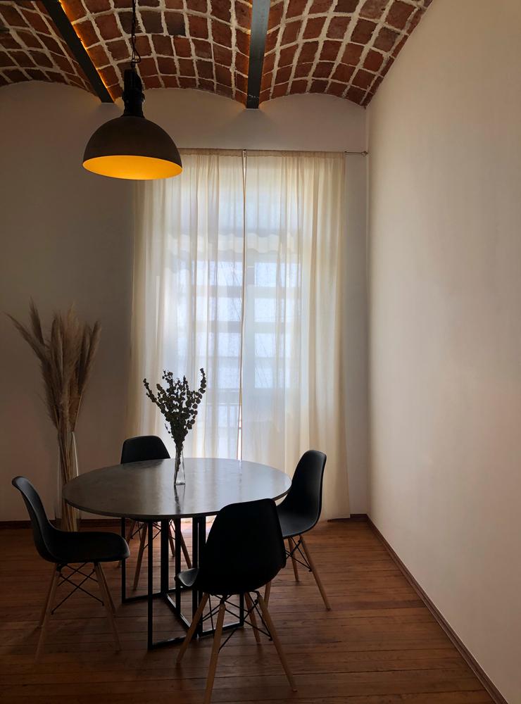 Från en av de 18 airbnb-lägenheterna i Mexico City. ”Inredningsstilen skiljer sig ju från den på lodgen i Tulum”, konstaterar Matilda som har inrett det mesta på båda ställena. 