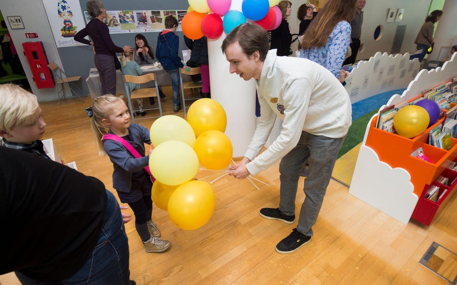 Även föräldrar kunde få ballonger... Bild: Roger Larsson