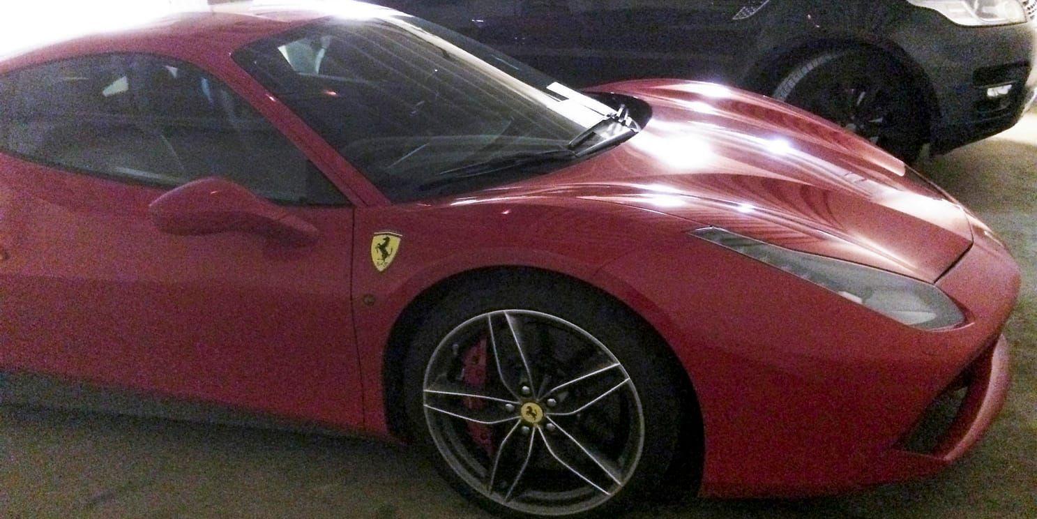 En Ferrari som utmättes av Kronofogden under 2017.