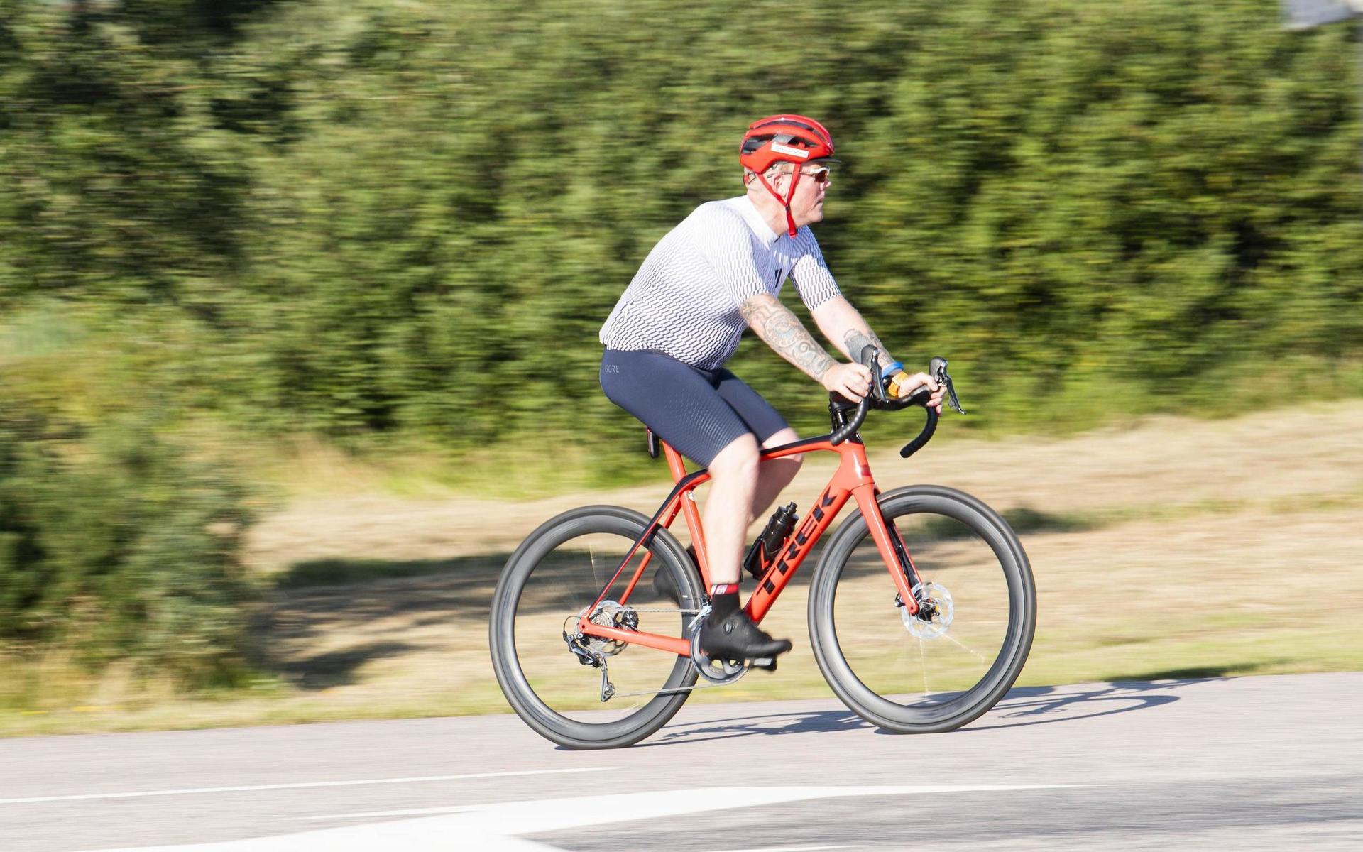 Mange Nilsson vill slå ett slag för fysisk aktivitet som medicin. Själv cyklar han 10–15 mil i veckan.