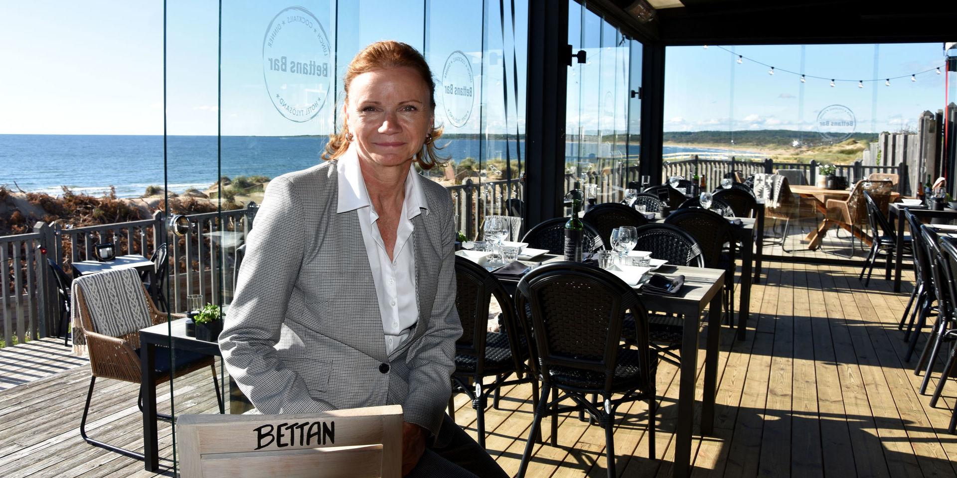 Elisabeth Haglund, vd för Hotell Tylösand, är förväntansfull inför säsongspremiären av Bettans bar. I förberedelserna inför sommarsäsongen ingår i år att allt fler väljer att semestra i hemtrakterna.