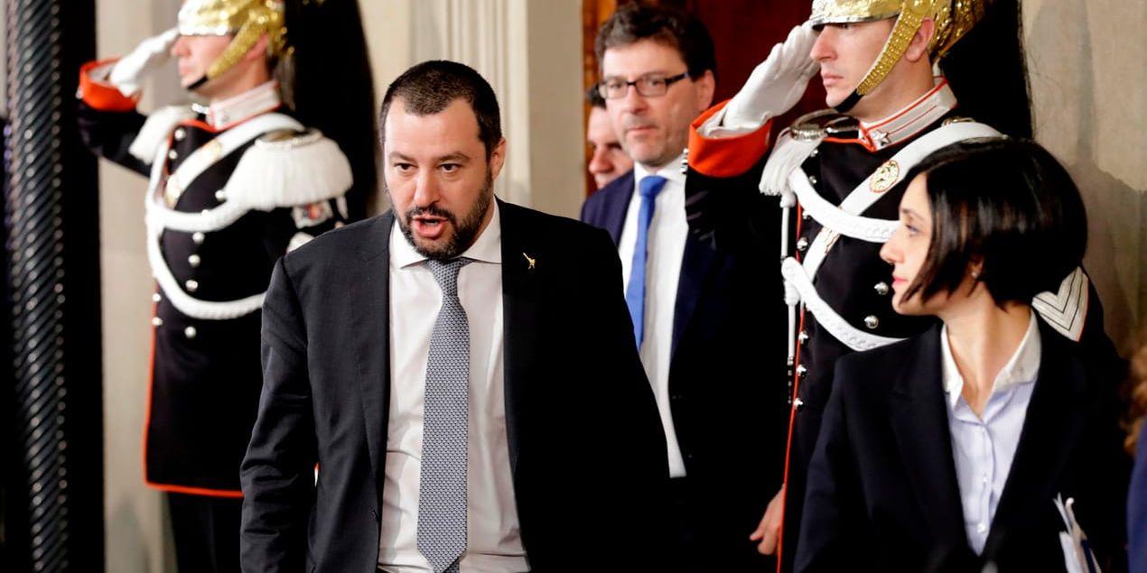 Partiet Legas ledare Matteo Salvini på väg till ett möte i onsdags i Quirinalpalatset i Rom med president Sergio Mattarella. I veckan fortsätter samtalen om att bilda en ny regering.