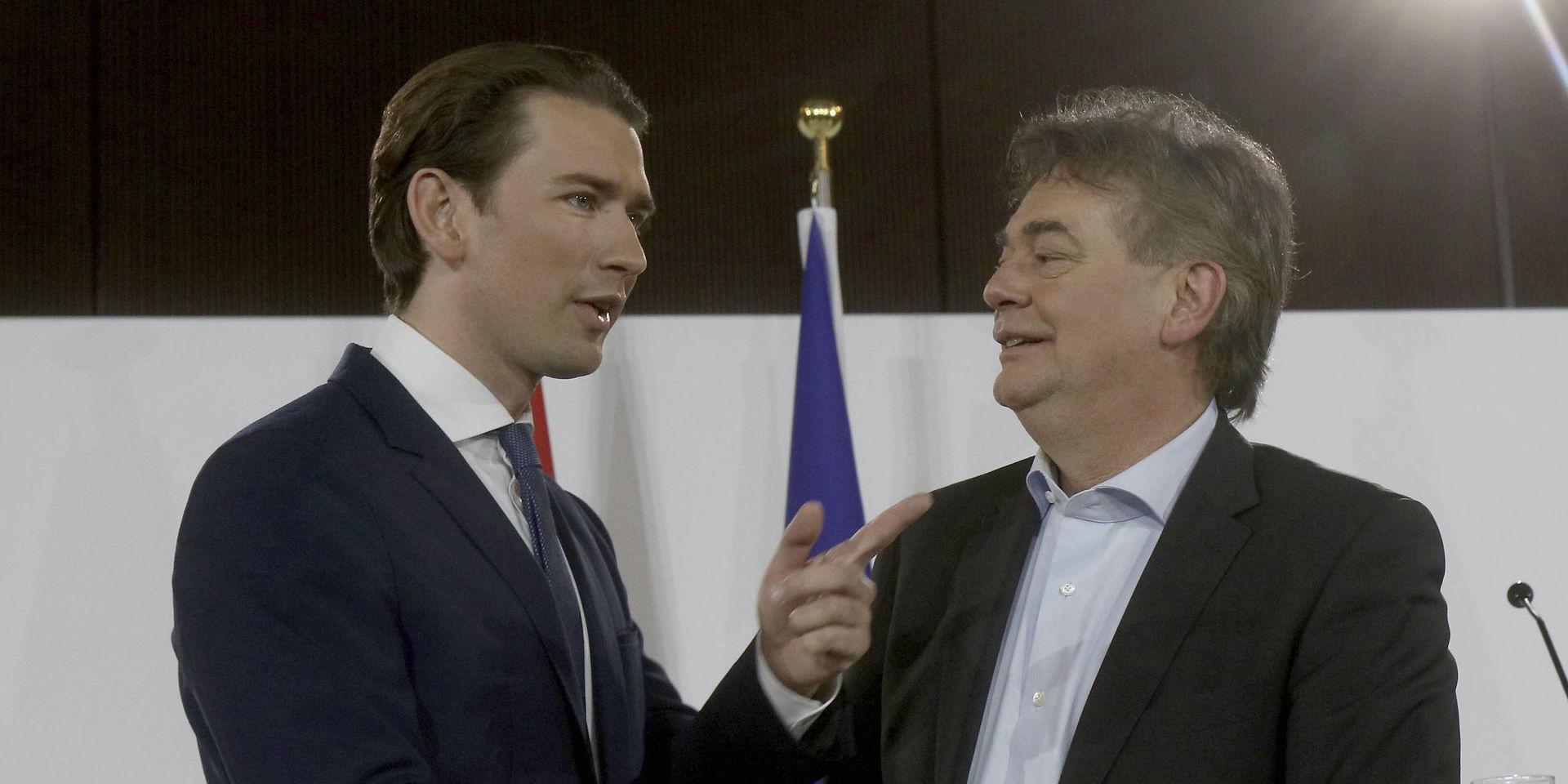 Österrike. Sebastian Kurz (till vänster) skakar hand med de grönas partiledare Werner Kogler för att markera bildandet av en ny högergrön regering.