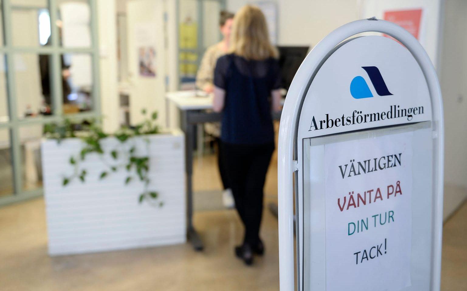 Även högskoleutbildade har hamnat i jobbkön. Arkivbild.