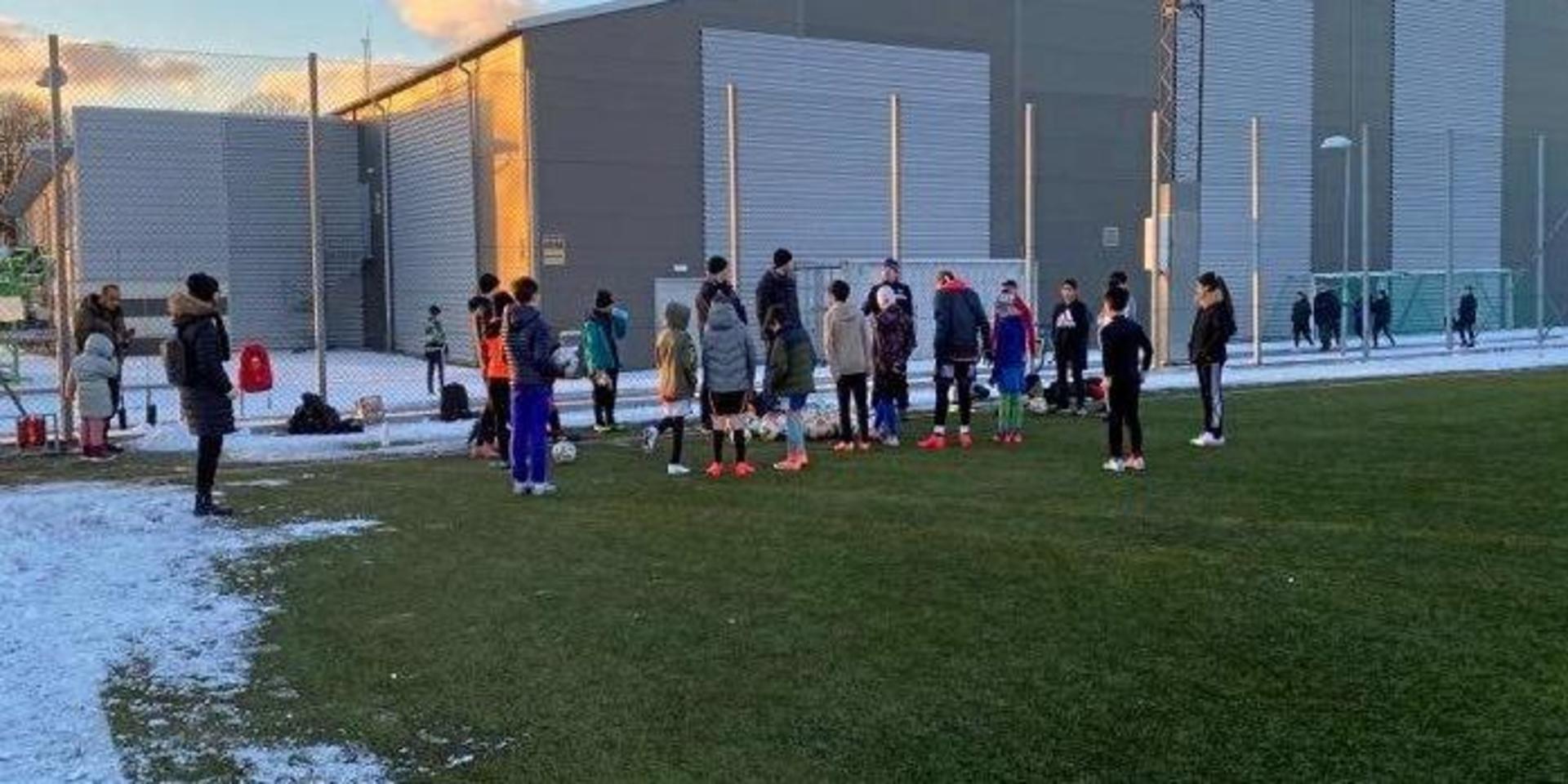 Prova på-fotboll på söndagar är IF Leikin och Alets IK:s gemensamma initiativ för ungdomar som vill testa på att spela fotboll. 