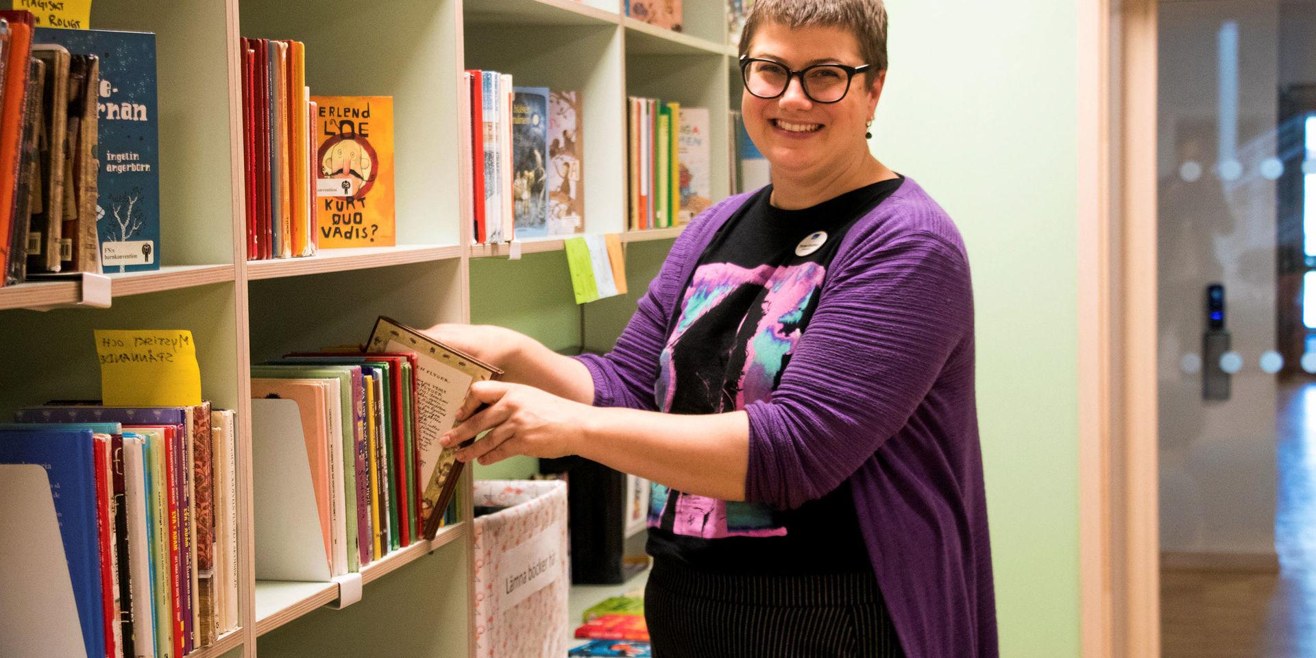 Therese Gustafson är nyanställd bibliotekarie på Glänningeskolan och har i uppdrag att bygga ut det lilla bibliotek som finns i dag. 